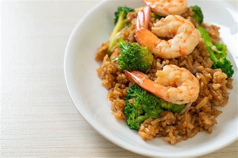  El Arroz Frito de Camarones Beihai: ¿Un Manjar Explosivo de Sabores y Texturas que te Llevará a un Viaje Culinario Inolvidable?