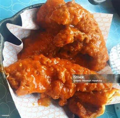  Crispy Delight Meets Spicy Symphony: Unraveling the Mystery of Lincang's Crispy Fried Chicken with Chili Sauce!